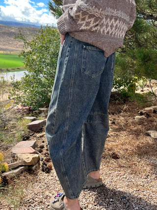 Barrel Jeans with Relaxed Fit